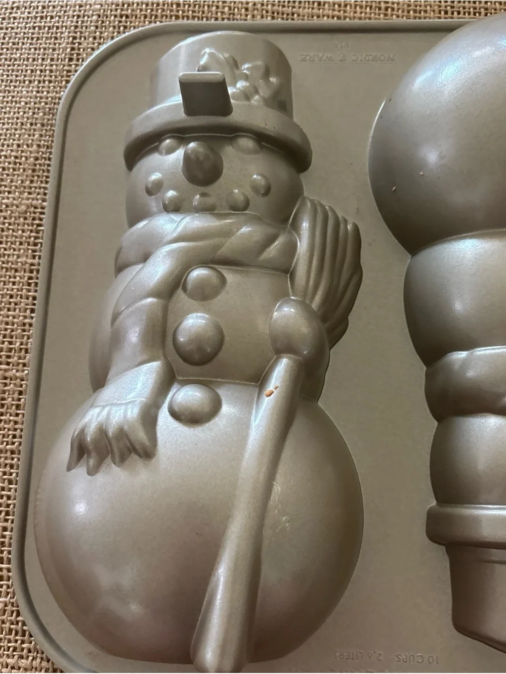 Nordic Ware 10 Cup 3D Snowman Non Stick Cake Baking Pan Mold Cast Aluminum